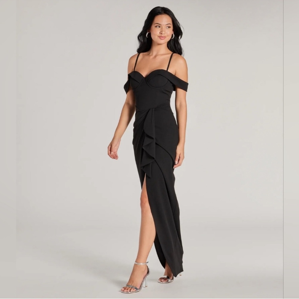 Windsor Black Strapless Gown - Picture 2 of 4
